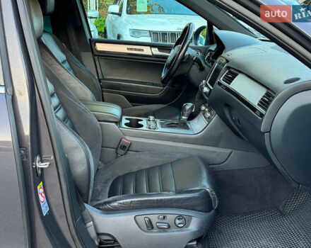 Сірий Фольксваген Туарег, об'ємом двигуна 3 л та пробігом 222 тис. км за 21290 $, фото 29 на Automoto.ua