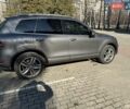Сірий Фольксваген Туарег, об'ємом двигуна 2.97 л та пробігом 247 тис. км за 19200 $, фото 2 на Automoto.ua