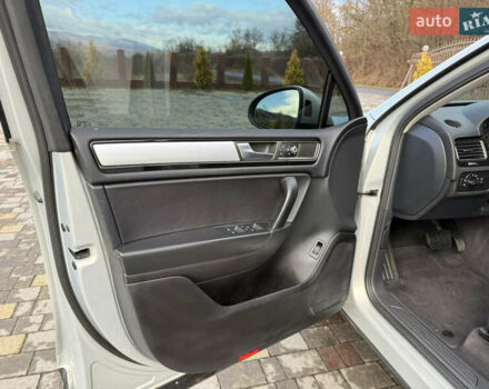 Серый Фольксваген Туарег, объемом двигателя 3 л и пробегом 230 тыс. км за 21900 $, фото 18 на Automoto.ua