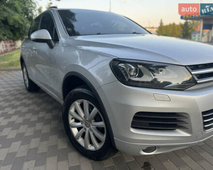 Серый Фольксваген Туарег, объемом двигателя 2.97 л и пробегом 340 тыс. км за 15900 $, фото 16 на Automoto.ua