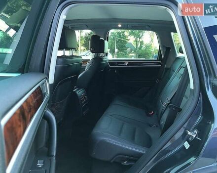 Серый Фольксваген Туарег, объемом двигателя 2.97 л и пробегом 177 тыс. км за 22000 $, фото 22 на Automoto.ua