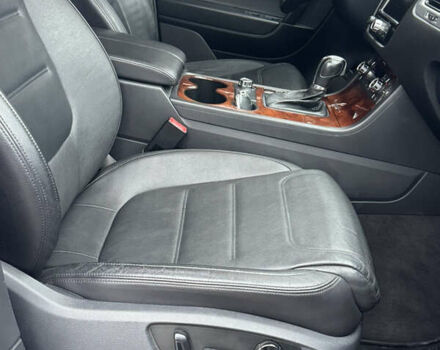 Серый Фольксваген Туарег, объемом двигателя 2.97 л и пробегом 345 тыс. км за 16900 $, фото 19 на Automoto.ua