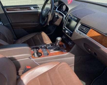 Серый Фольксваген Туарег, объемом двигателя 3 л и пробегом 290 тыс. км за 19500 $, фото 11 на Automoto.ua