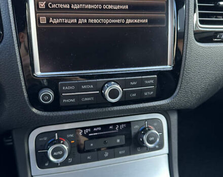 Сірий Фольксваген Туарег, об'ємом двигуна 2.97 л та пробігом 254 тис. км за 21000 $, фото 17 на Automoto.ua