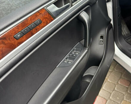 Серый Фольксваген Туарег, объемом двигателя 2.97 л и пробегом 345 тыс. км за 16900 $, фото 13 на Automoto.ua