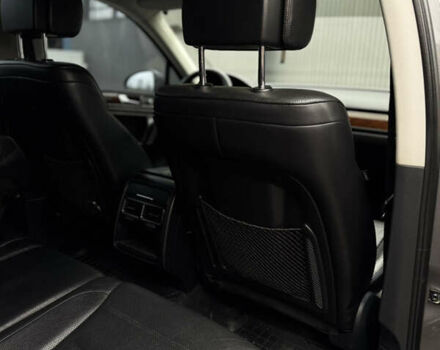 Серый Фольксваген Туарег, объемом двигателя 2.97 л и пробегом 360 тыс. км за 17500 $, фото 40 на Automoto.ua