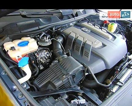 Серый Фольксваген Туарег, объемом двигателя 3 л и пробегом 230 тыс. км за 20500 $, фото 2 на Automoto.ua