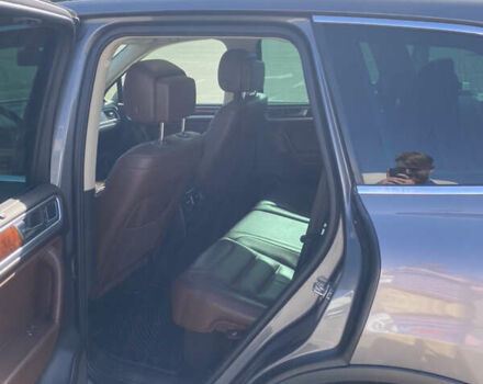 Серый Фольксваген Туарег, объемом двигателя 3 л и пробегом 290 тыс. км за 19500 $, фото 22 на Automoto.ua