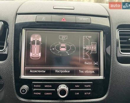 Серый Фольксваген Туарег, объемом двигателя 2.97 л и пробегом 223 тыс. км за 20490 $, фото 20 на Automoto.ua