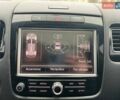 Серый Фольксваген Туарег, объемом двигателя 2.97 л и пробегом 223 тыс. км за 20490 $, фото 20 на Automoto.ua