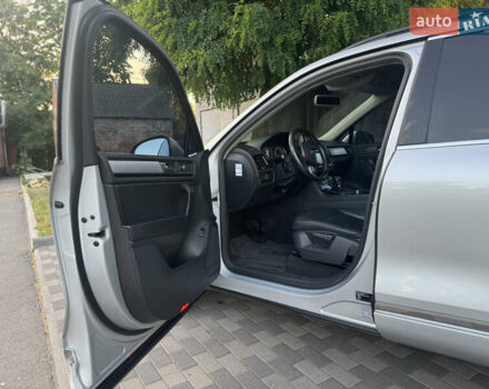 Серый Фольксваген Туарег, объемом двигателя 2.97 л и пробегом 340 тыс. км за 15900 $, фото 18 на Automoto.ua