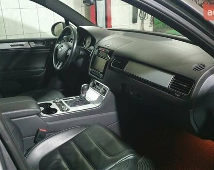 Сірий Фольксваген Туарег, об'ємом двигуна 2.97 л та пробігом 202 тис. км за 21500 $, фото 1 на Automoto.ua