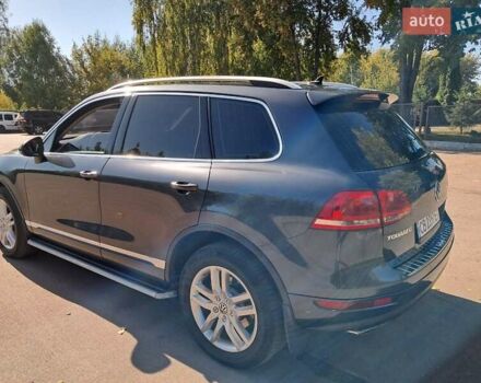 Серый Фольксваген Туарег, объемом двигателя 2.97 л и пробегом 240 тыс. км за 17800 $, фото 3 на Automoto.ua