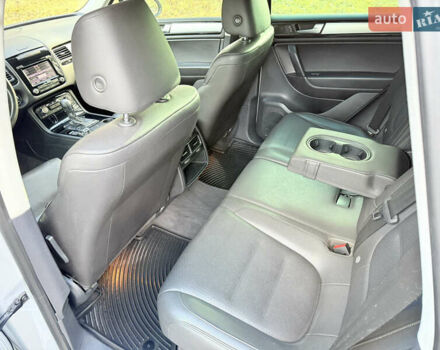 Сірий Фольксваген Туарег, об'ємом двигуна 3.6 л та пробігом 225 тис. км за 12500 $, фото 36 на Automoto.ua