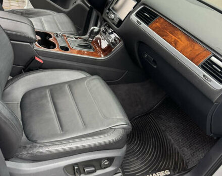 Серый Фольксваген Туарег, объемом двигателя 2.97 л и пробегом 345 тыс. км за 16900 $, фото 10 на Automoto.ua