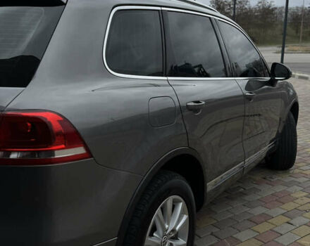 Серый Фольксваген Туарег, объемом двигателя 2.97 л и пробегом 360 тыс. км за 17500 $, фото 6 на Automoto.ua