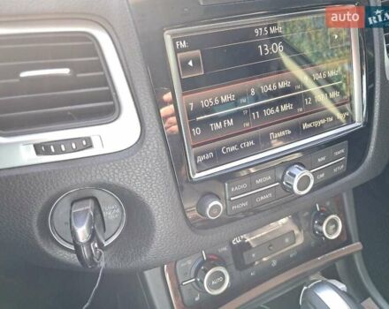 Серый Фольксваген Туарег, объемом двигателя 2.97 л и пробегом 240 тыс. км за 17800 $, фото 11 на Automoto.ua