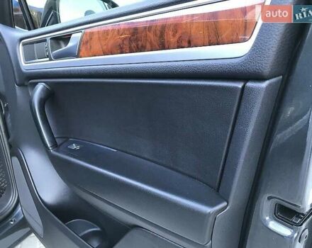 Серый Фольксваген Туарег, объемом двигателя 2.97 л и пробегом 177 тыс. км за 22000 $, фото 28 на Automoto.ua