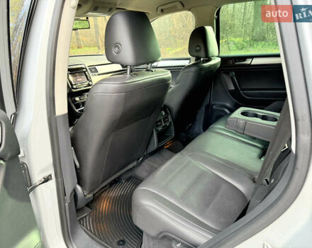 Сірий Фольксваген Туарег, об'ємом двигуна 3.6 л та пробігом 225 тис. км за 12500 $, фото 13 на Automoto.ua