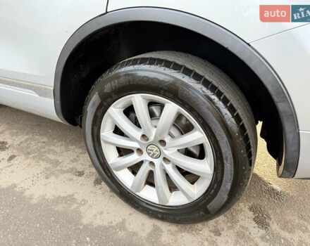 Сірий Фольксваген Туарег, об'ємом двигуна 3.6 л та пробігом 225 тис. км за 12500 $, фото 17 на Automoto.ua