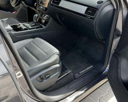 Сірий Фольксваген Туарег, об'ємом двигуна 3 л та пробігом 201 тис. км за 13500 $, фото 10 на Automoto.ua