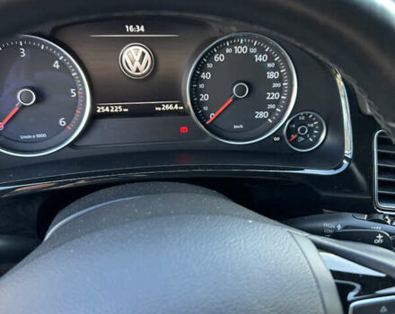 Сірий Фольксваген Туарег, об'ємом двигуна 2.97 л та пробігом 254 тис. км за 21000 $, фото 19 на Automoto.ua