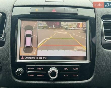 Серый Фольксваген Туарег, объемом двигателя 2.97 л и пробегом 223 тыс. км за 20490 $, фото 21 на Automoto.ua