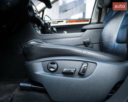 Сірий Фольксваген Туарег, об'ємом двигуна 2.97 л та пробігом 225 тис. км за 18500 $, фото 16 на Automoto.ua