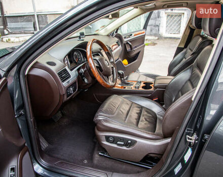 Сірий Фольксваген Туарег, об'ємом двигуна 2.97 л та пробігом 267 тис. км за 21499 $, фото 11 на Automoto.ua