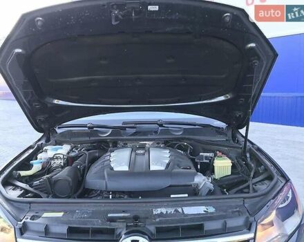 Серый Фольксваген Туарег, объемом двигателя 2.97 л и пробегом 177 тыс. км за 22000 $, фото 25 на Automoto.ua