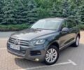 Серый Фольксваген Туарег, объемом двигателя 4.13 л и пробегом 303 тыс. км за 22800 $, фото 1 на Automoto.ua