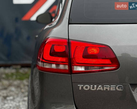 Сірий Фольксваген Туарег, об'ємом двигуна 2.97 л та пробігом 250 тис. км за 21500 $, фото 22 на Automoto.ua