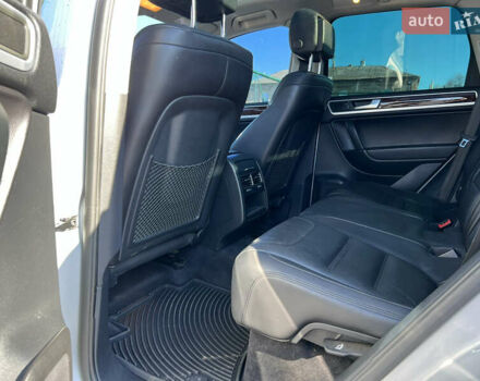 Серый Фольксваген Туарег, объемом двигателя 2.97 л и пробегом 252 тыс. км за 17550 $, фото 6 на Automoto.ua