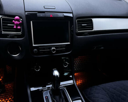 Серый Фольксваген Туарег, объемом двигателя 2.97 л и пробегом 227 тыс. км за 24000 $, фото 6 на Automoto.ua