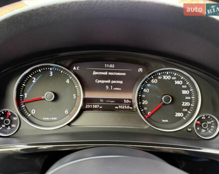 Серый Фольксваген Туарег, объемом двигателя 3 л и пробегом 230 тыс. км за 21900 $, фото 21 на Automoto.ua