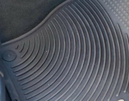 Серый Фольксваген Туарег, объемом двигателя 2.97 л и пробегом 286 тыс. км за 17000 $, фото 7 на Automoto.ua