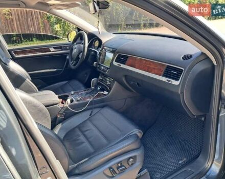 Серый Фольксваген Туарег, объемом двигателя 2.97 л и пробегом 240 тыс. км за 17800 $, фото 22 на Automoto.ua