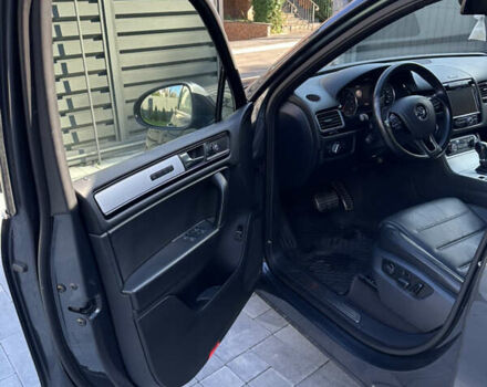 Сірий Фольксваген Туарег, об'ємом двигуна 2.97 л та пробігом 254 тис. км за 21000 $, фото 26 на Automoto.ua