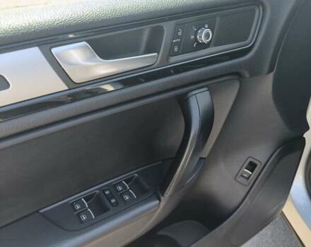 Серый Фольксваген Туарег, объемом двигателя 3 л и пробегом 280 тыс. км за 22500 $, фото 19 на Automoto.ua