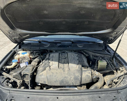 Сірий Фольксваген Туарег, об'ємом двигуна 2.97 л та пробігом 261 тис. км за 19999 $, фото 40 на Automoto.ua