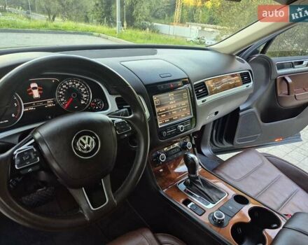 Серый Фольксваген Туарег, объемом двигателя 2.97 л и пробегом 248 тыс. км за 16500 $, фото 10 на Automoto.ua