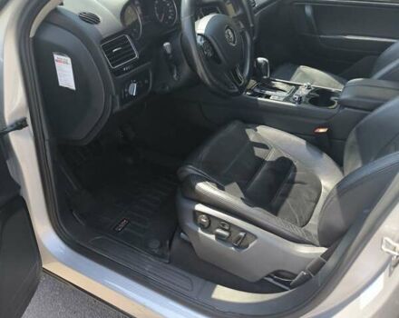 Серый Фольксваген Туарег, объемом двигателя 3 л и пробегом 280 тыс. км за 22500 $, фото 21 на Automoto.ua