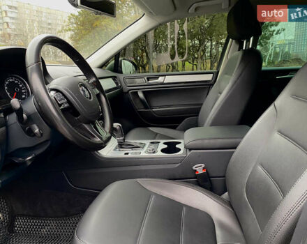 Серый Фольксваген Туарег, объемом двигателя 2.97 л и пробегом 282 тыс. км за 19700 $, фото 11 на Automoto.ua