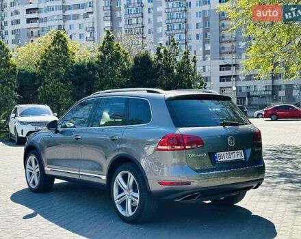 Серый Фольксваген Туарег, объемом двигателя 2.97 л и пробегом 179 тыс. км за 16900 $, фото 2 на Automoto.ua