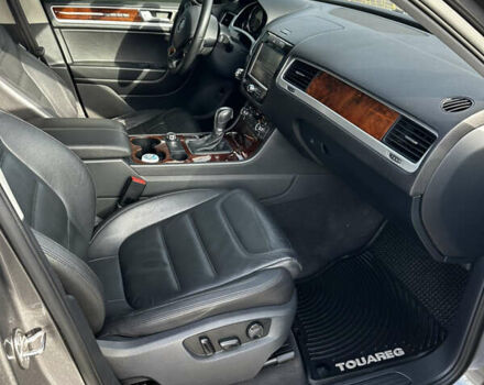 Серый Фольксваген Туарег, объемом двигателя 3.6 л и пробегом 175 тыс. км за 16500 $, фото 9 на Automoto.ua