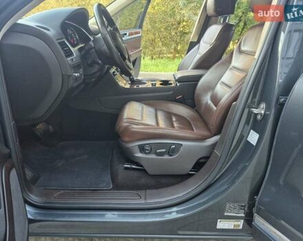 Серый Фольксваген Туарег, объемом двигателя 2.97 л и пробегом 248 тыс. км за 16500 $, фото 34 на Automoto.ua