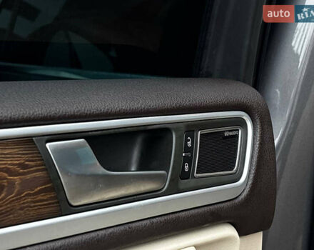 Сірий Фольксваген Туарег, об'ємом двигуна 2.97 л та пробігом 250 тис. км за 21500 $, фото 32 на Automoto.ua