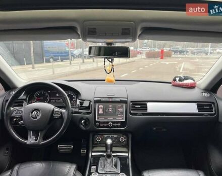 Серый Фольксваген Туарег, объемом двигателя 2.97 л и пробегом 223 тыс. км за 20490 $, фото 23 на Automoto.ua