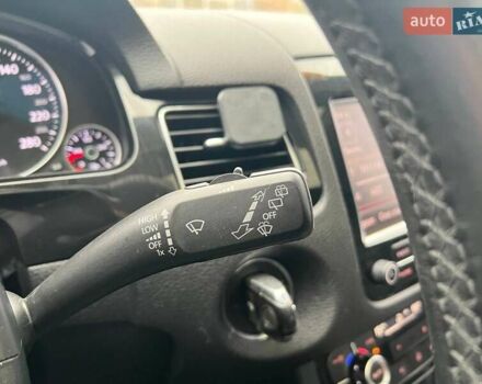 Серый Фольксваген Туарег, объемом двигателя 2.97 л и пробегом 223 тыс. км за 20490 $, фото 16 на Automoto.ua