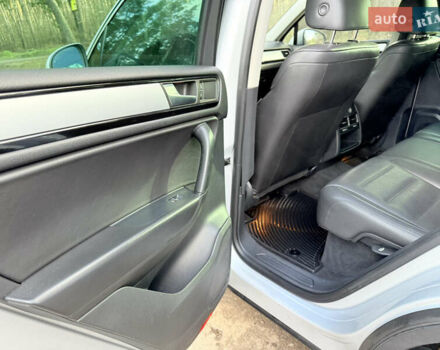 Сірий Фольксваген Туарег, об'ємом двигуна 3.6 л та пробігом 225 тис. км за 12500 $, фото 32 на Automoto.ua